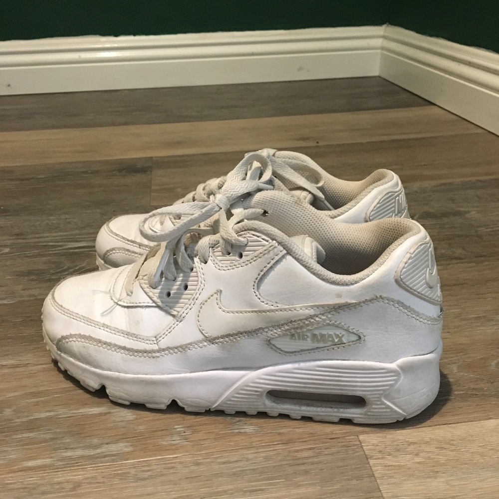 White Nike Air Max